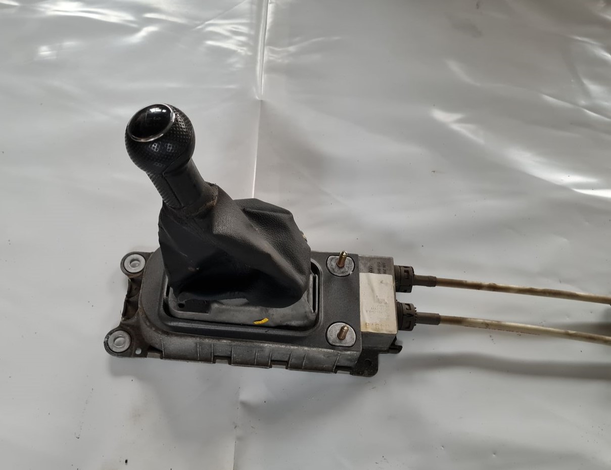 Ātrumu pārslēgšanas slēdzis priekš VW GOLF IV 1999 2 Ātrumu pārslēgšanas slēdzis priekš VW GOLF IV 1999