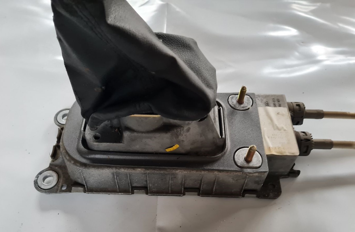 Ātrumu pārslēgšanas slēdzis priekš VW GOLF IV 1999 4 Ātrumu pārslēgšanas slēdzis priekš VW GOLF IV 1999