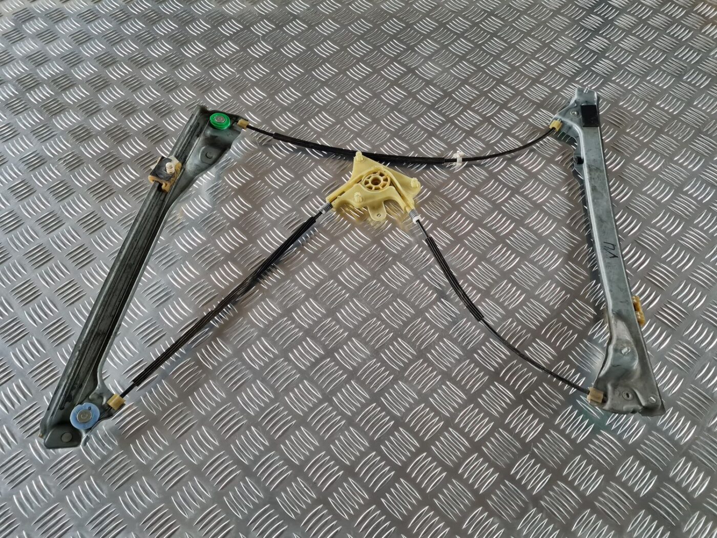 Stikla pacelšanas mehānisms priekšējais kreisais priekš RENAULT LAGUNA 2008 1 Stikla pacelšanas mehānisms priekšējais kreisais priekš RENAULT LAGUNA 2008