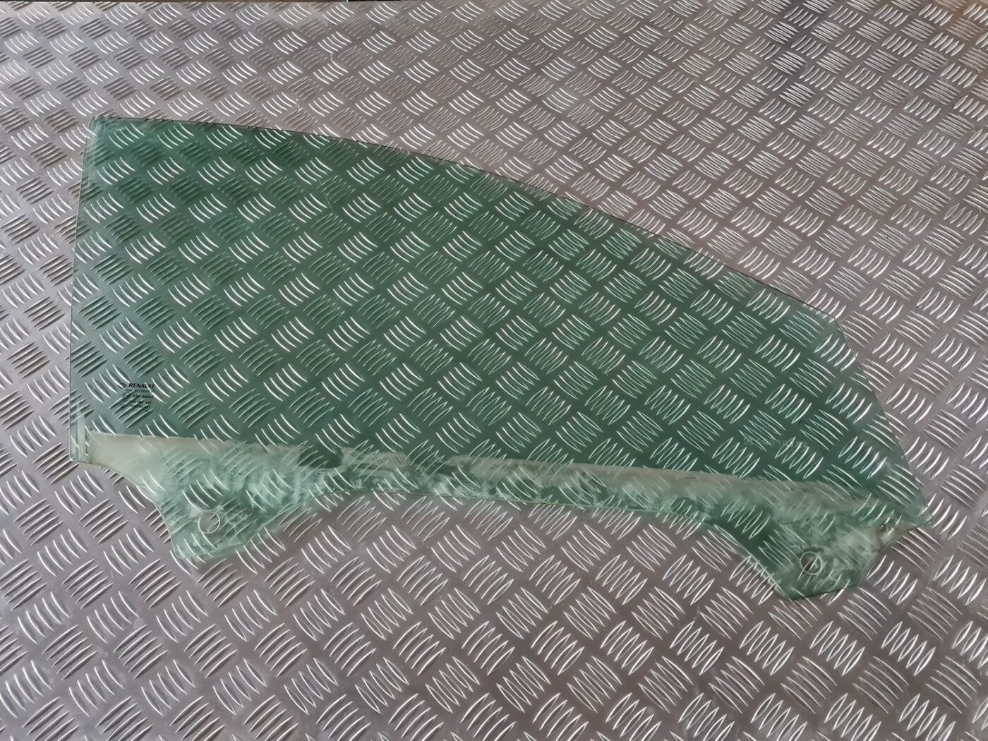 Priekšējo labo durvju stikls priekš RENAULT LAGUNA 2008