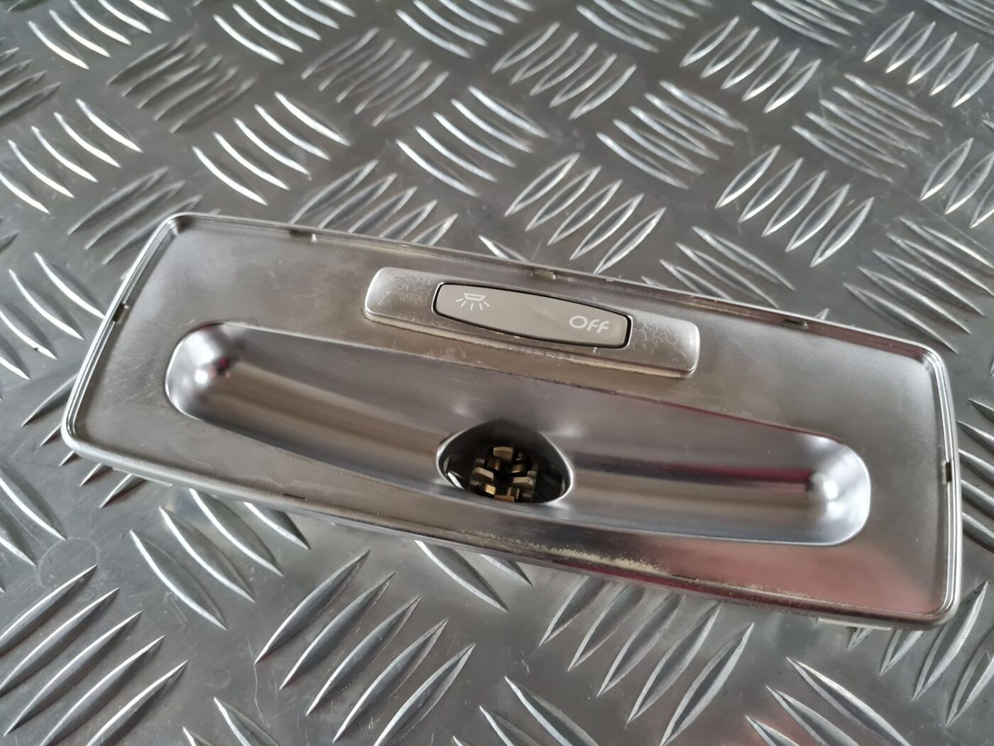 Aizmugurējo sēdvietu apgaismojums priekš RENAULT LAGUNA 2008 2 Aizmugurējo sēdvietu apgaismojums priekš RENAULT LAGUNA 2008