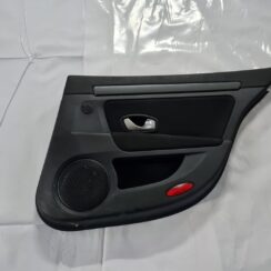 Aizmugurējo labo durvju apdare priekš RENAULT LAGUNA 2008