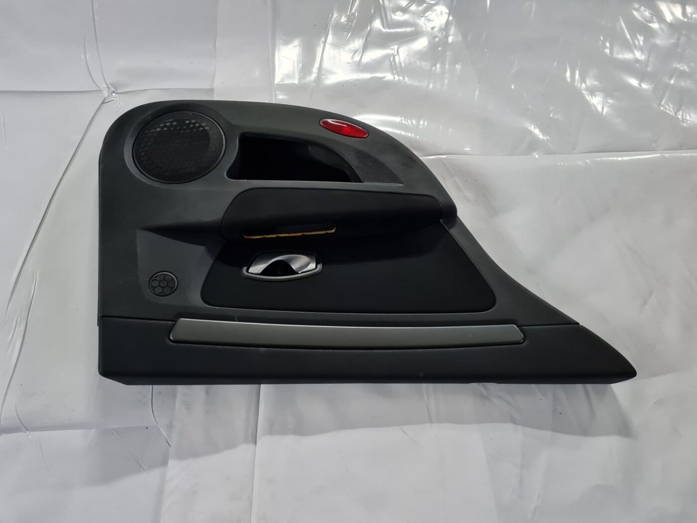 Aizmugurējo kreiso durvju apdare priekš RENAULT LAGUNA 2008 2 Aizmugurējo kreiso durvju apdare priekš RENAULT LAGUNA 2008