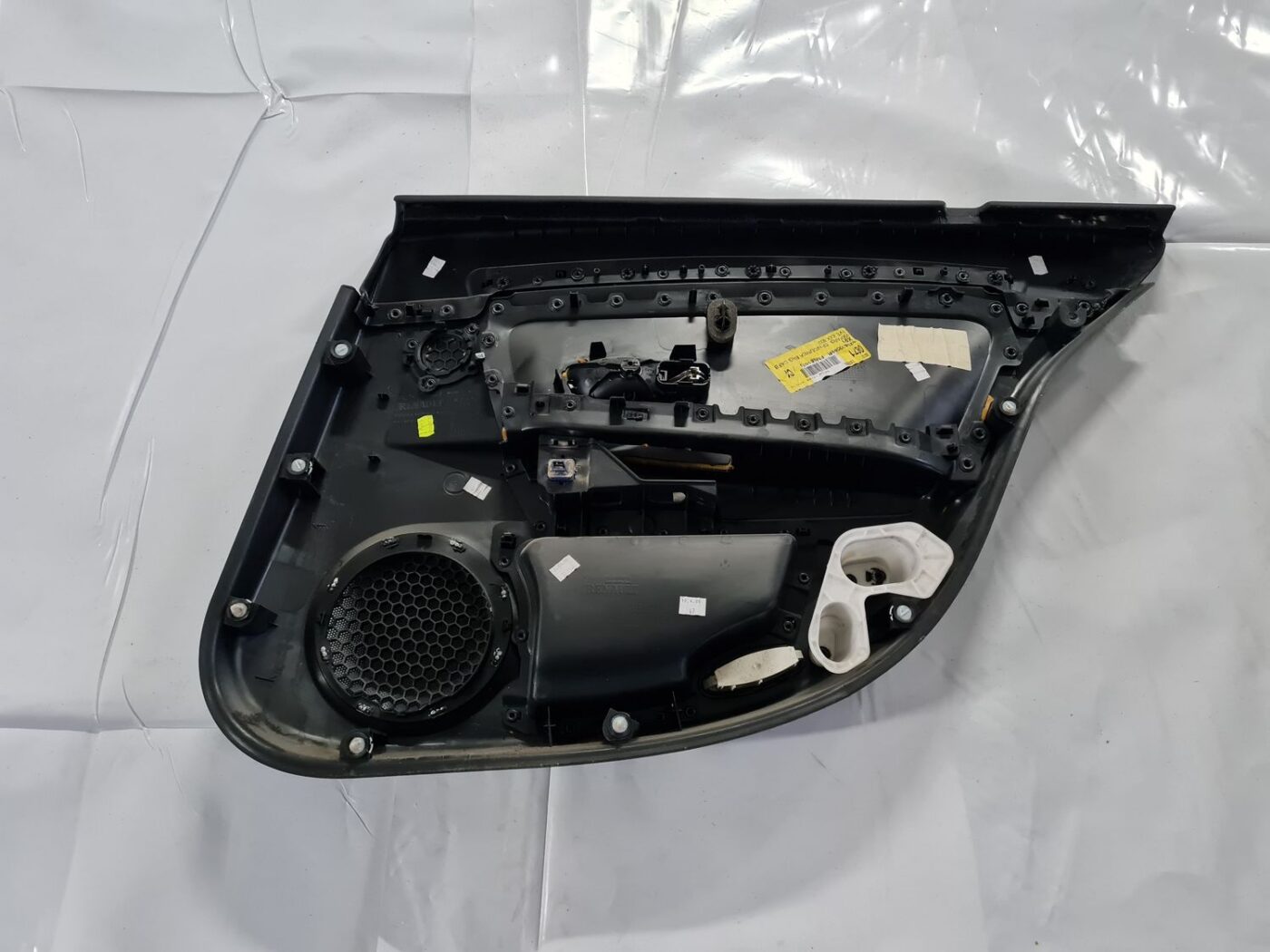 Aizmugurējo kreiso durvju apdare priekš RENAULT LAGUNA 2008 3 Aizmugurējo kreiso durvju apdare priekš RENAULT LAGUNA 2008