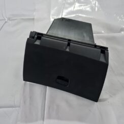 Mantu glabāšanas nodalījums pasažiera pusē priekš RENAULT LAGUNA 2008