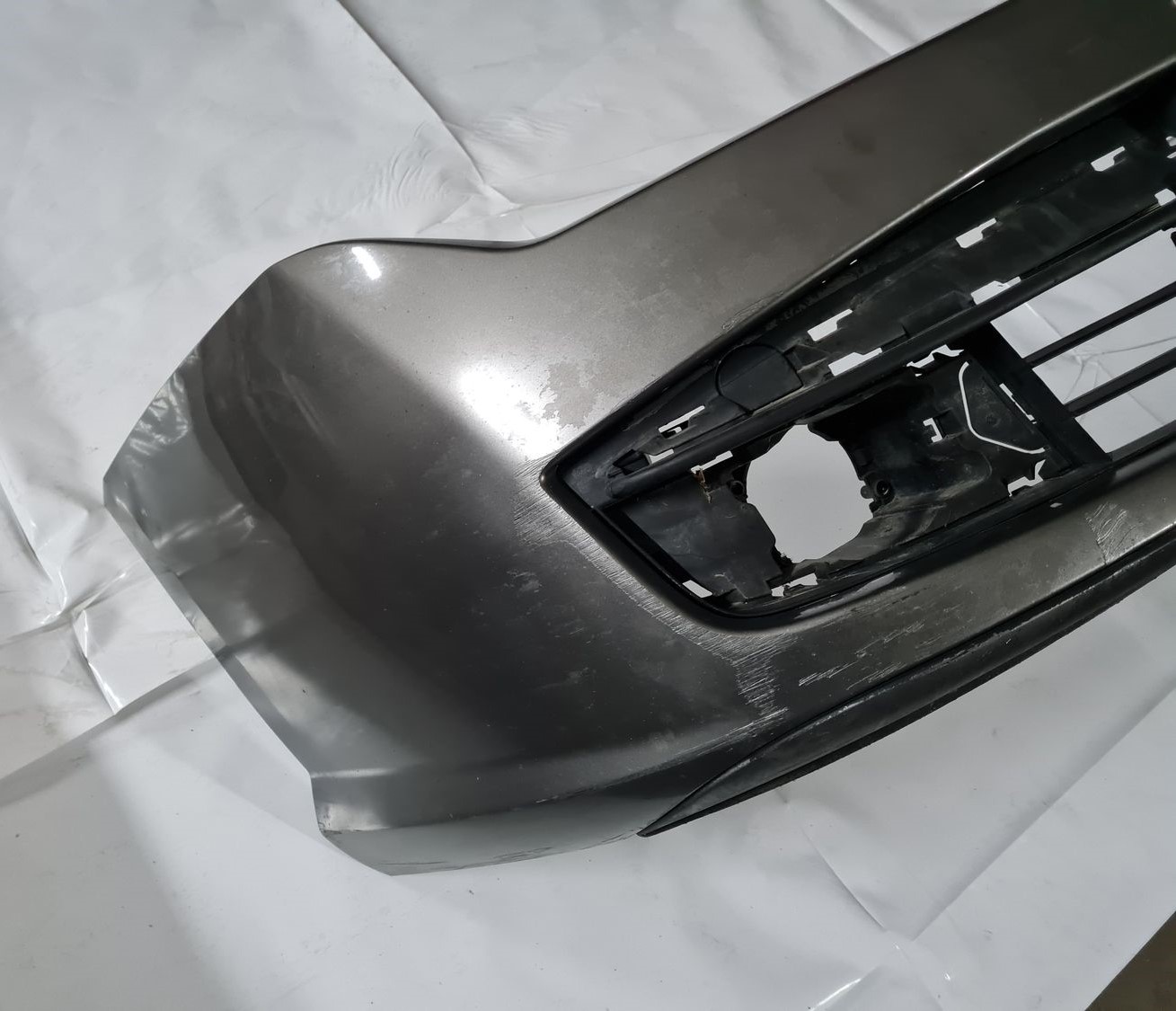 Priekšējais buferis priekš RENAULT LAGUNA 2008