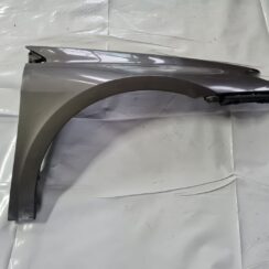 Priekšējais labais spārns priekš RENAULT LAGUNA 2008