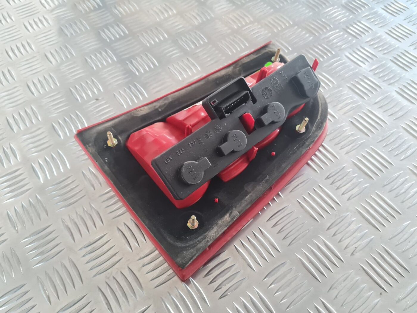 Aizmugurējais kreisais lukturis priekš SKODA OCTAVIA 2002