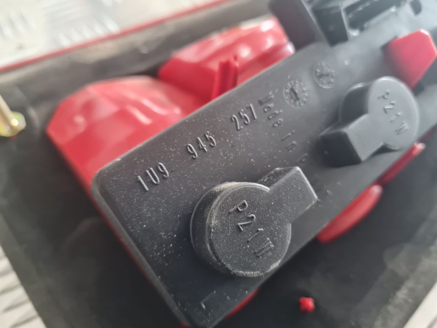 Aizmugurējais kreisais lukturis priekš SKODA OCTAVIA 2002