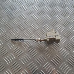 Degvielas tvertnes vāka slēdzene priekš SKODA OCTAVIA 2002