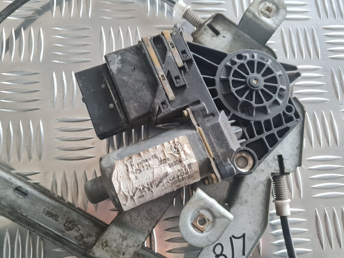 Stikla pacelšanas mehānisms aizmugurējais labais priekš SKODA OCTAVIA 2002 6 Stikla pacelšanas mehānisms aizmugurējais labais priekš SKODA OCTAVIA 2002