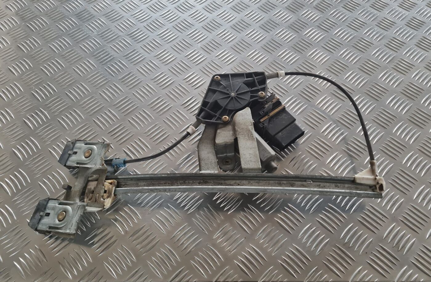 Stikla pacelšanas mehānisms aizmugurējais labais priekš SKODA OCTAVIA 2002 5 Stikla pacelšanas mehānisms aizmugurējais labais priekš SKODA OCTAVIA 2002