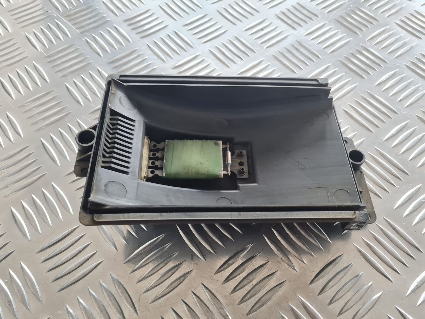 Salona ventilatora rezistors priekš SKODA OCTAVIA 2002