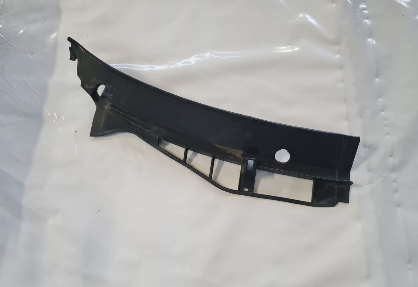 Vējstikla uzlikas (deflektora) režģis priekš SKODA OCTAVIA 2002