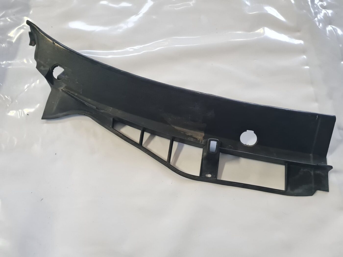Vējstikla uzlikas (deflektora) režģis priekš SKODA OCTAVIA 2002