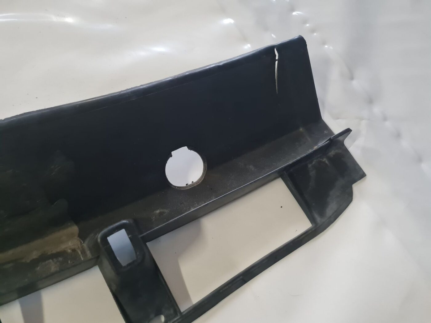 Vējstikla uzlikas (deflektora) režģis priekš SKODA OCTAVIA 2002