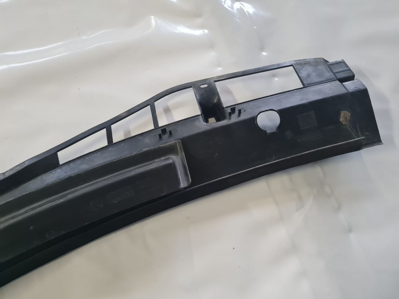 Vējstikla uzlikas (deflektora) režģis priekš SKODA OCTAVIA 2002