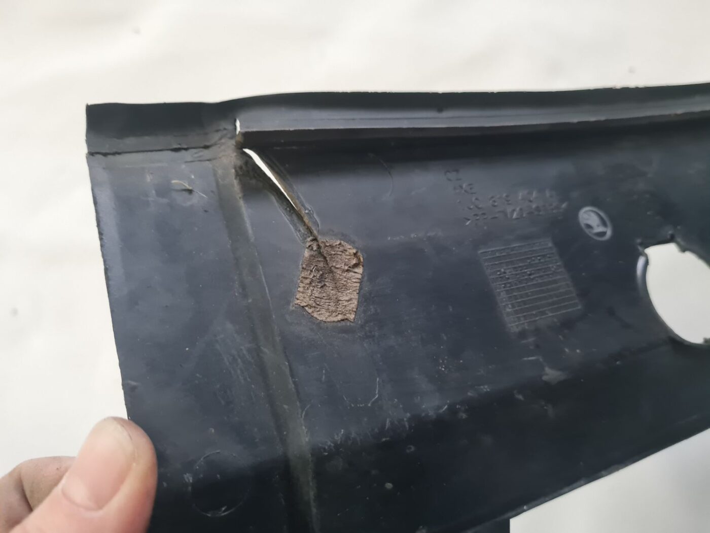 Vējstikla uzlikas (deflektora) režģis priekš SKODA OCTAVIA 2002