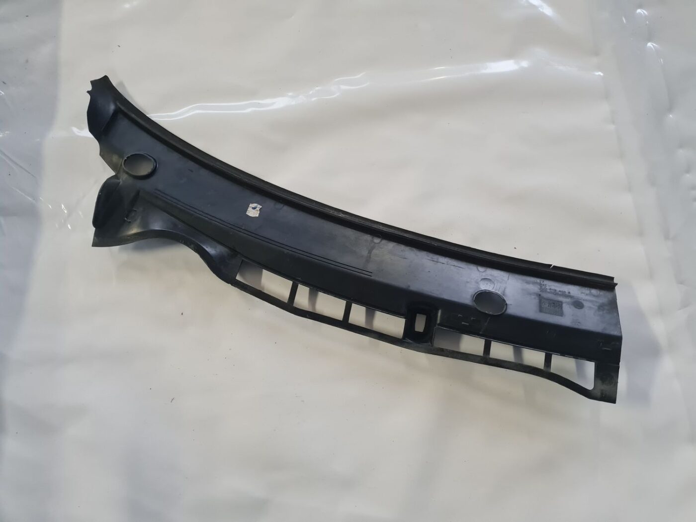 Vējstikla uzlikas (deflektora) režģis priekš SKODA OCTAVIA 2002