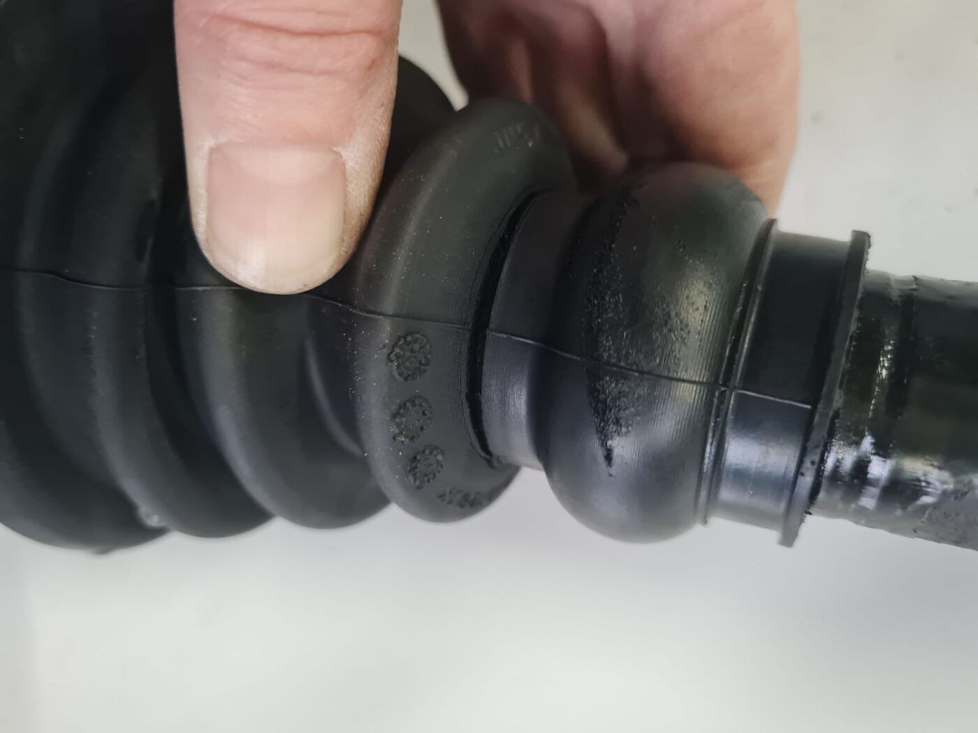 Pusass priekšējā kreisā priekš SKODA OCTAVIA 2002