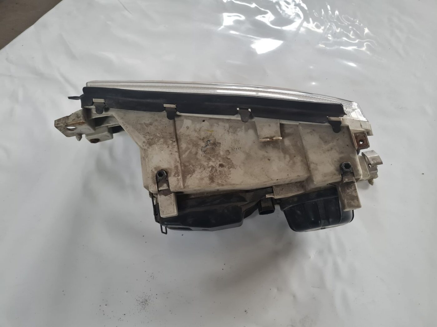 Priekšējais labais lukturis priekš SKODA OCTAVIA 2002 7 Priekšējais labais lukturis priekš SKODA OCTAVIA 2002