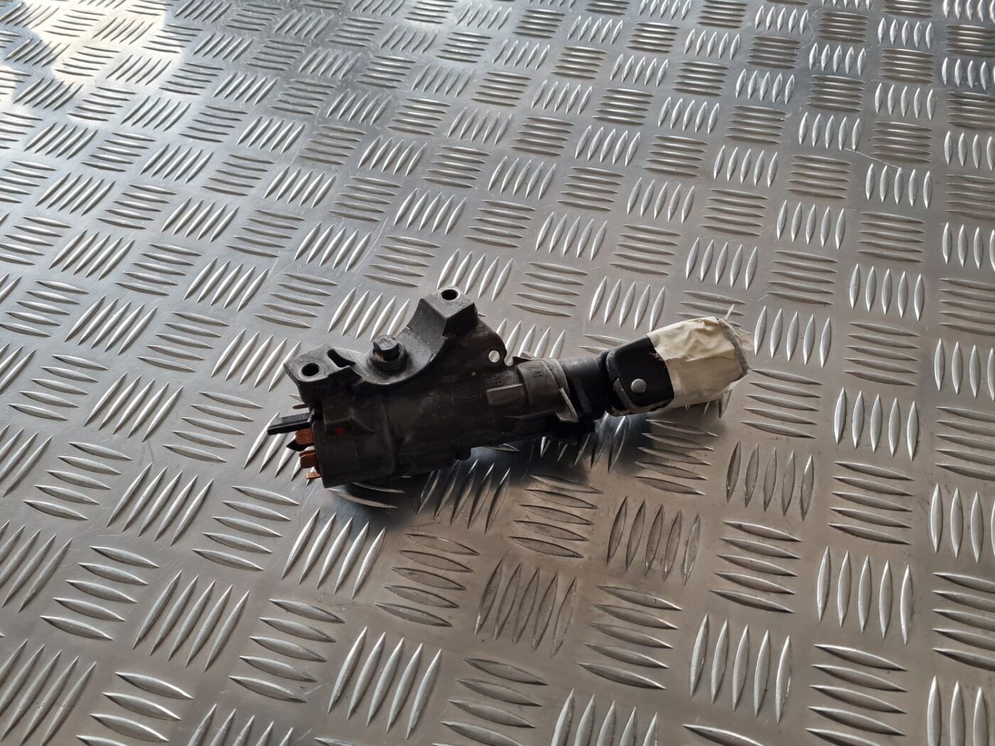 Aizdedzes slēdzene priekš ŠKODA FABIA 2003 1 Aizdedzes slēdzene priekš ŠKODA FABIA 2003