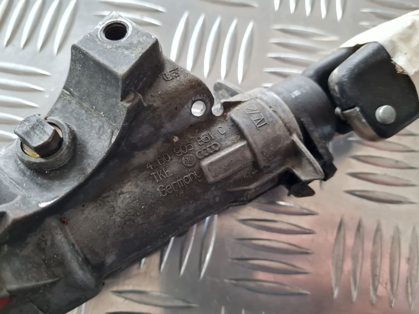 Aizdedzes slēdzene priekš ŠKODA FABIA 2003 2 Aizdedzes slēdzene priekš ŠKODA FABIA 2003