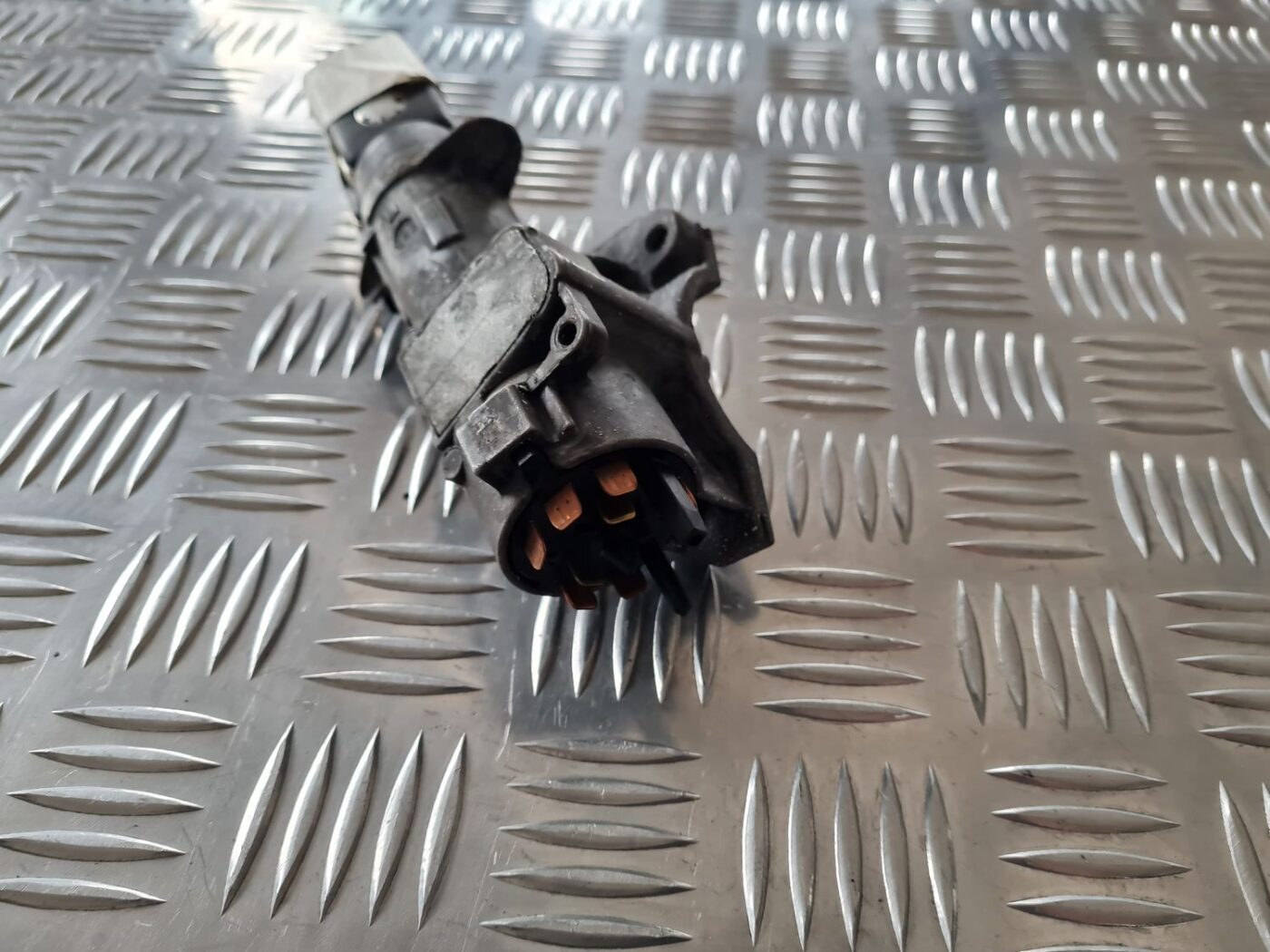 Aizdedzes slēdzene priekš ŠKODA FABIA 2003 3 Aizdedzes slēdzene priekš ŠKODA FABIA 2003