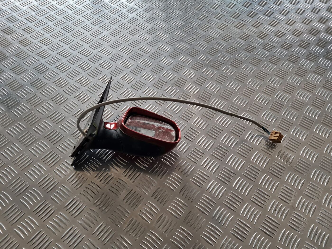 Ārējais spogulis, pa labi priekš ŠKODA FABIA 2003