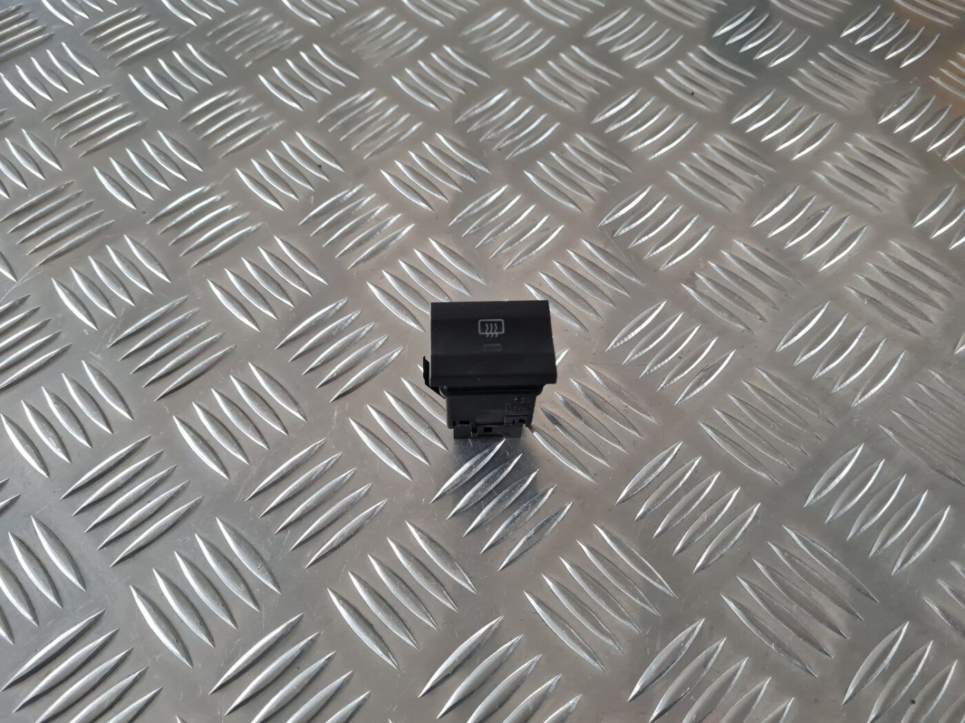 Aizmugurējā stikla apsildes ieslēgšanas poga priekš ŠKODA FABIA 2003