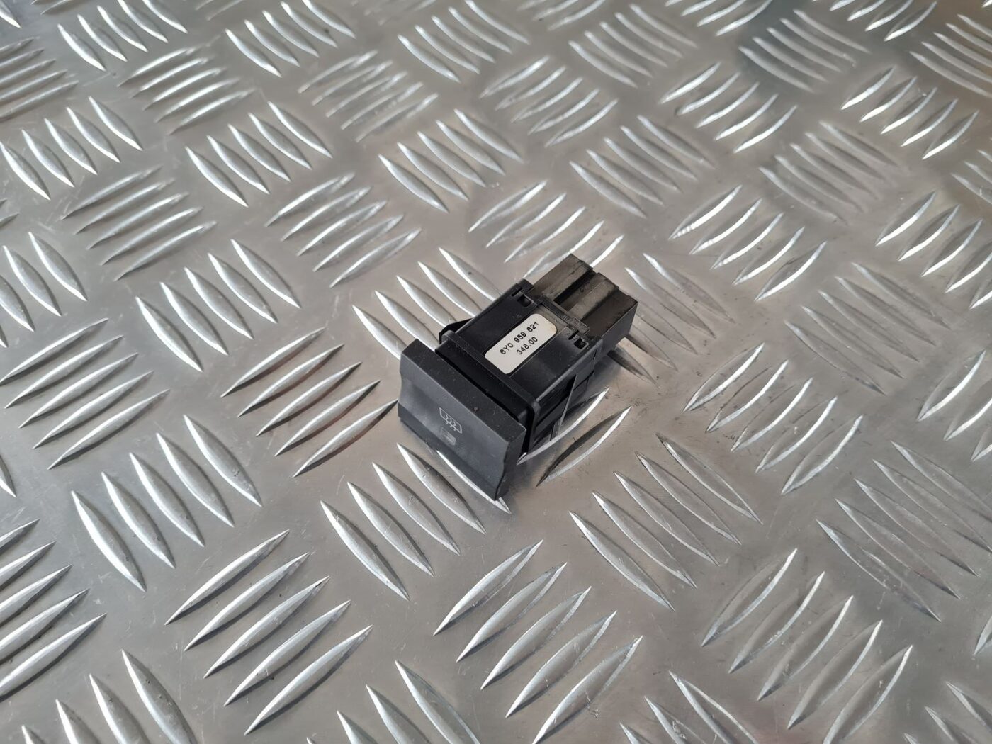 Aizmugurējā stikla apsildes ieslēgšanas poga priekš ŠKODA FABIA 2003