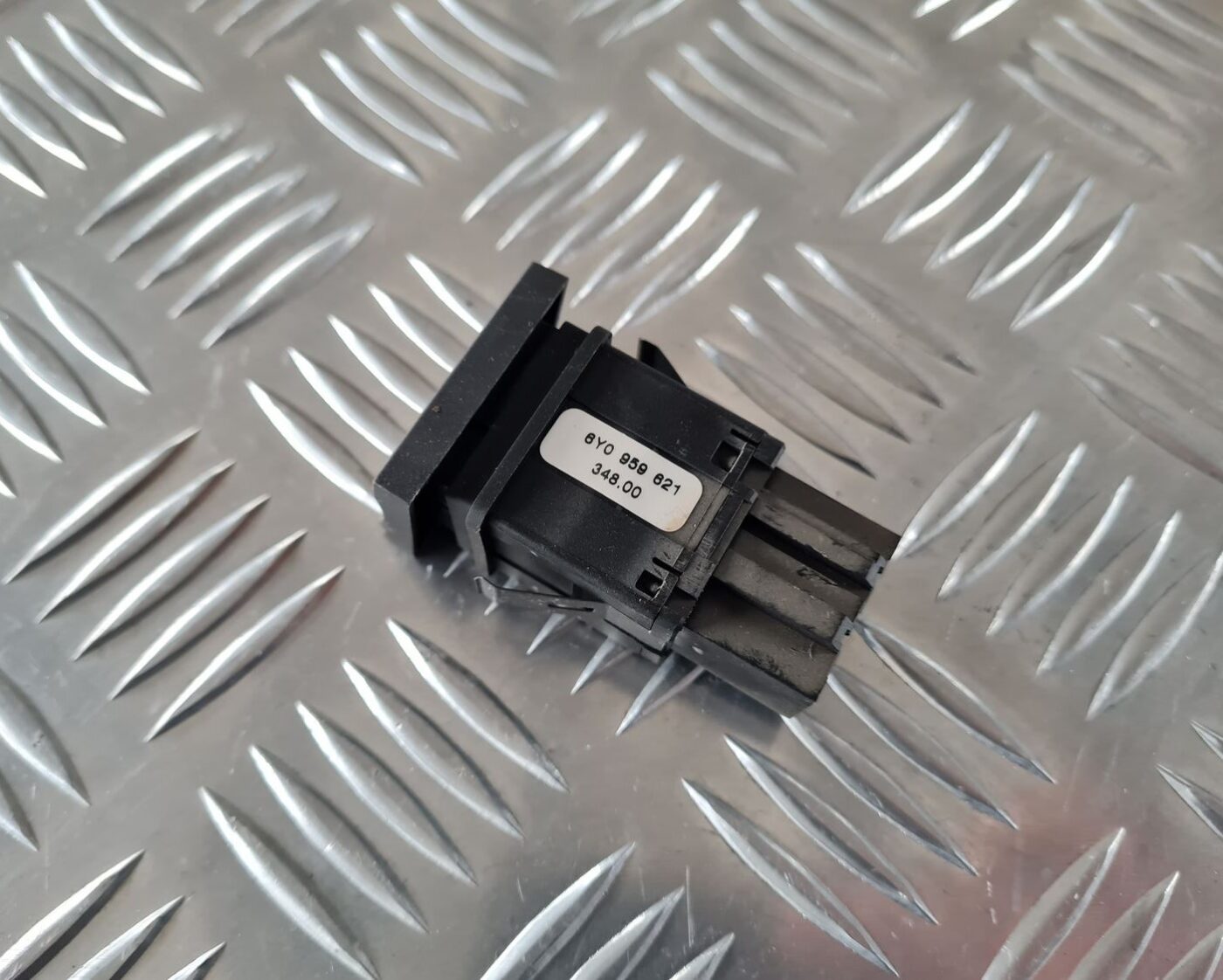 Aizmugurējā stikla apsildes ieslēgšanas poga priekš ŠKODA FABIA 2003