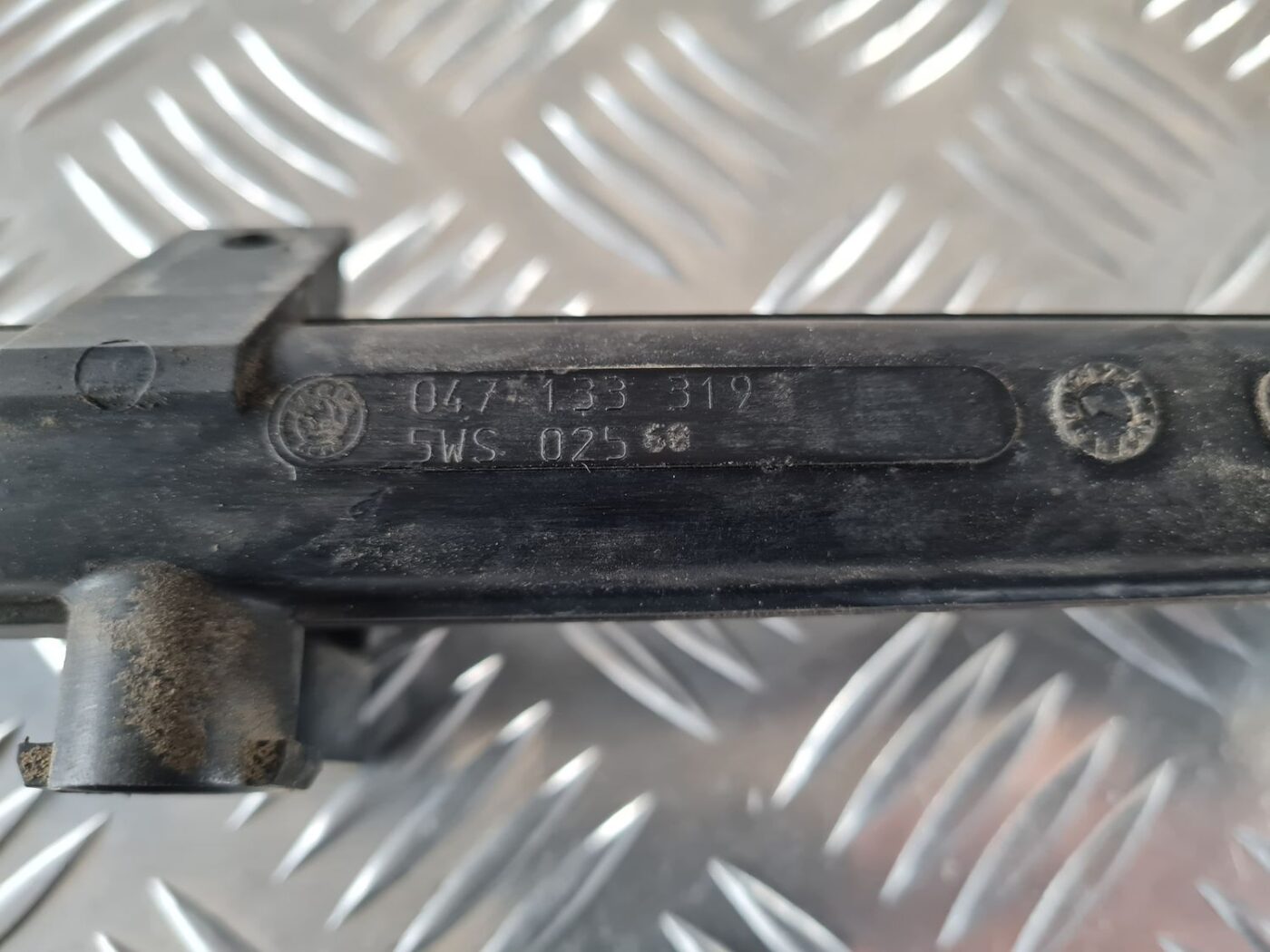 Degvielas sadales caurule priekš ŠKODA FABIA 2003 2 Degvielas sadales caurule priekš ŠKODA FABIA 2003