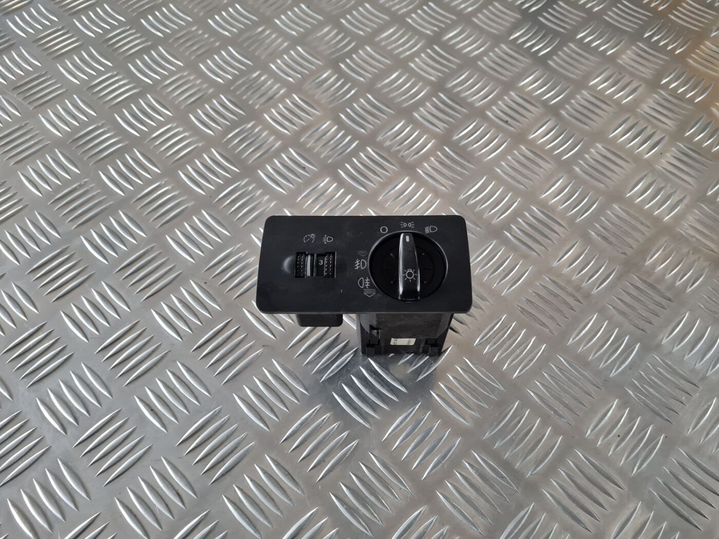 Gaismas slēdzis priekš ŠKODA FABIA 2003