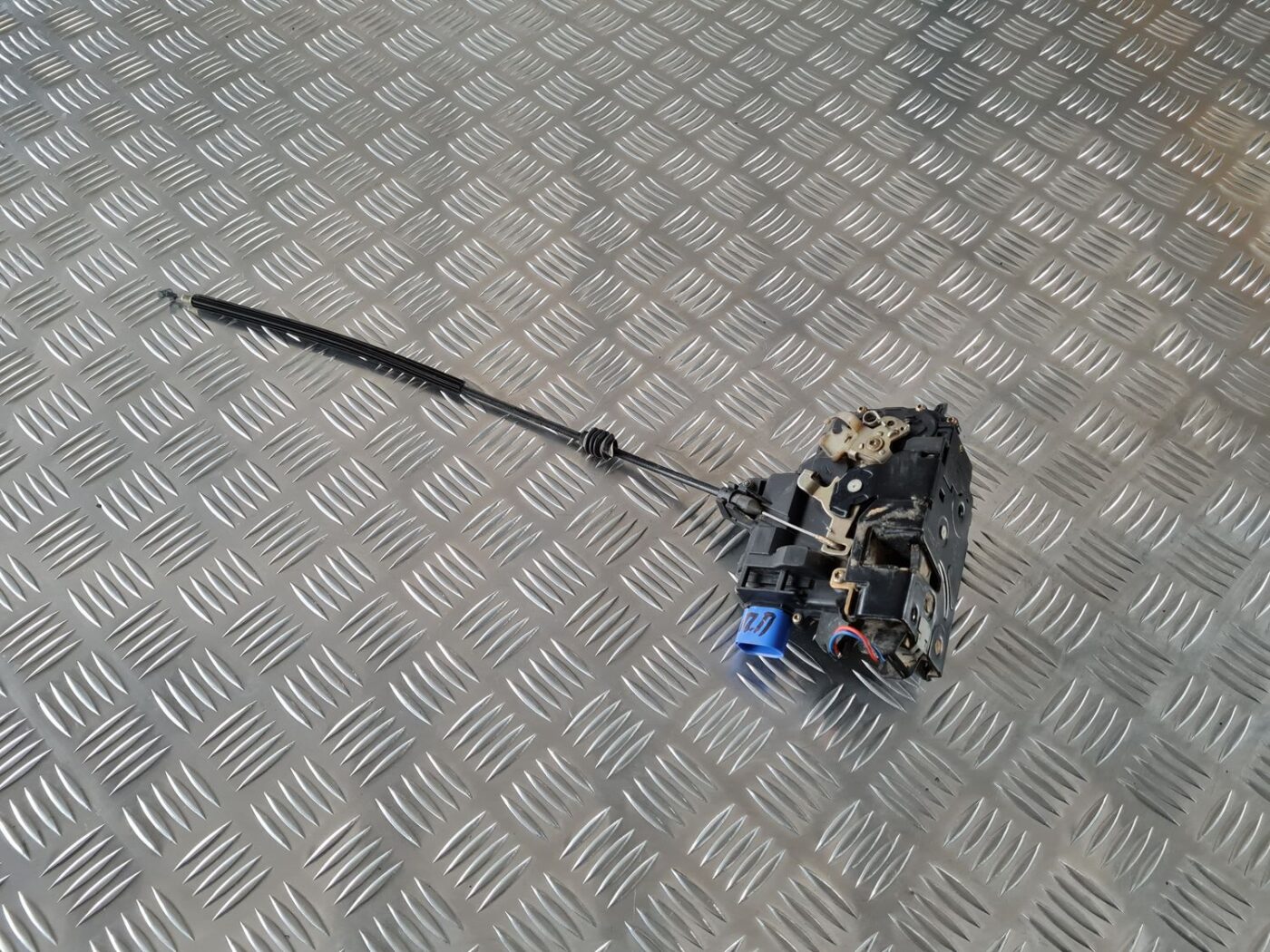 Priekšējo labo durvju slēdzene priekš ŠKODA FABIA 2003 1 Priekšējo labo durvju slēdzene priekš ŠKODA FABIA 2003