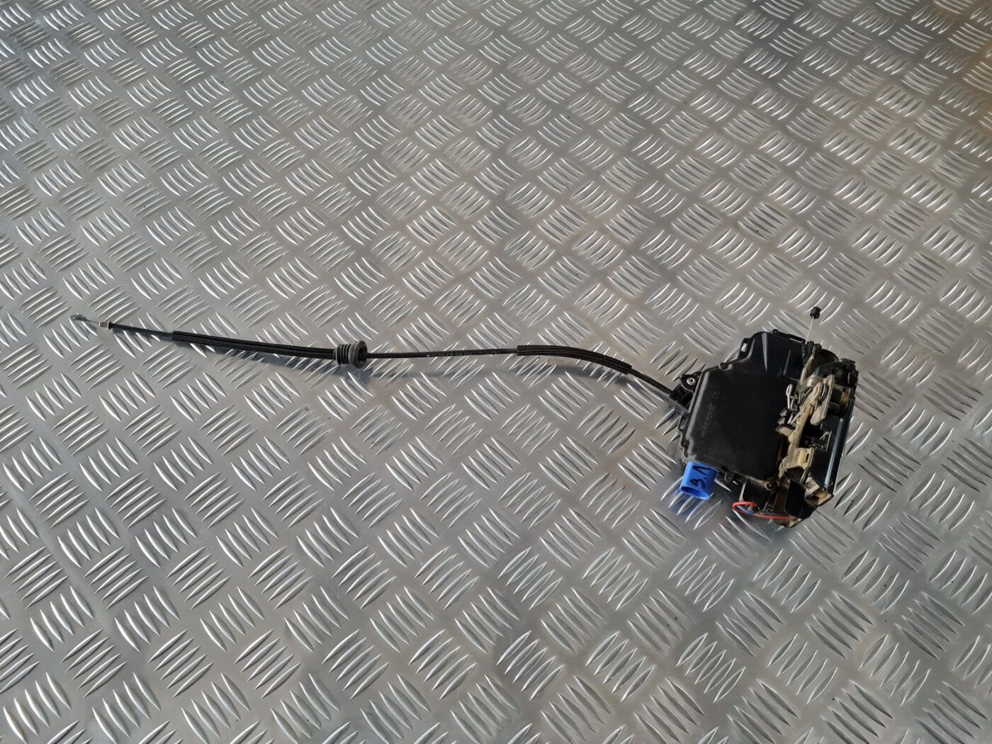 Aizmugurējo kreiso durvju slēdzene priekš ŠKODA FABIA 2003 1 Aizmugurējo kreiso durvju slēdzene priekš ŠKODA FABIA 2003