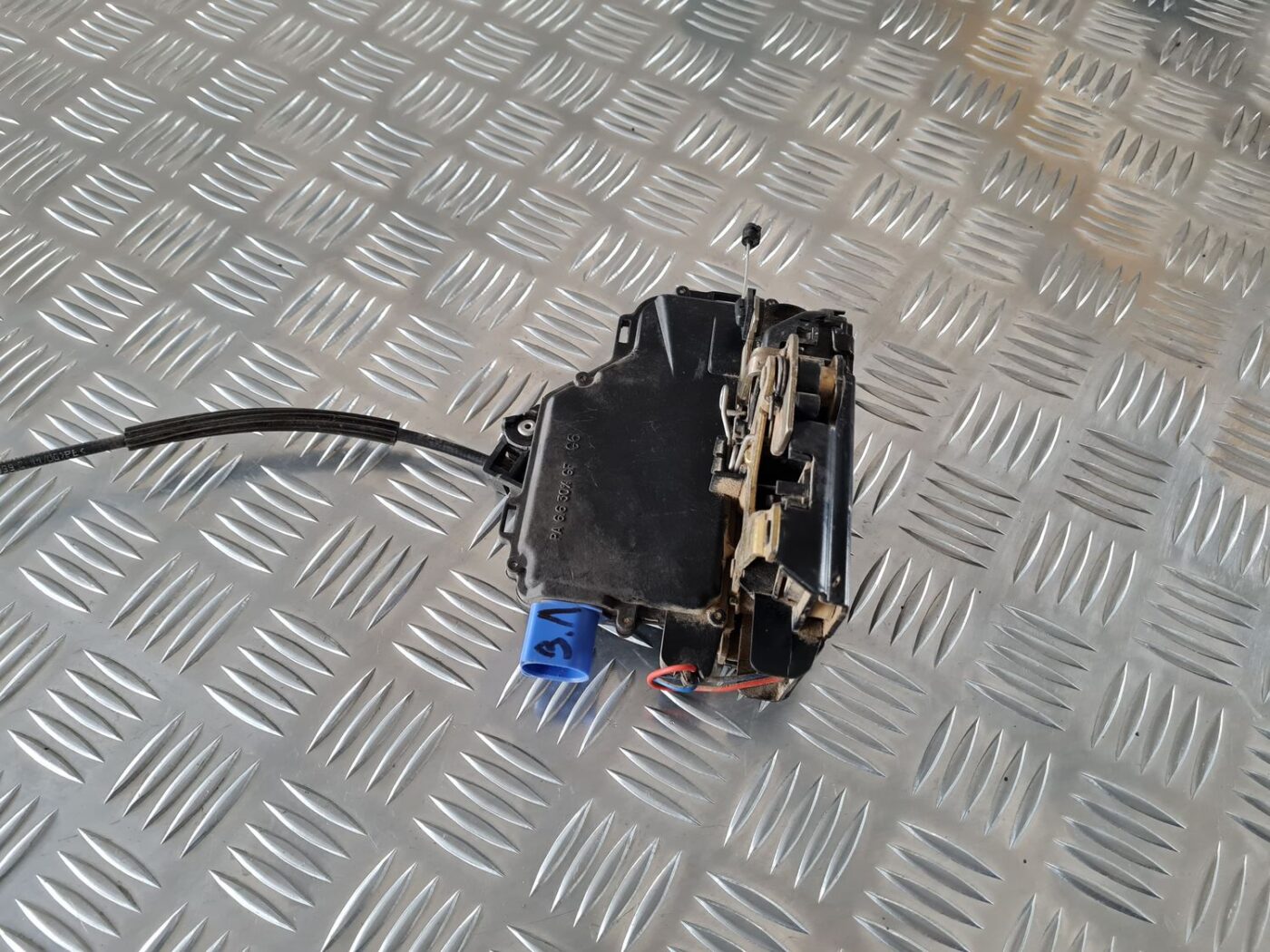 Aizmugurējo kreiso durvju slēdzene priekš ŠKODA FABIA 2003 2 Aizmugurējo kreiso durvju slēdzene priekš ŠKODA FABIA 2003