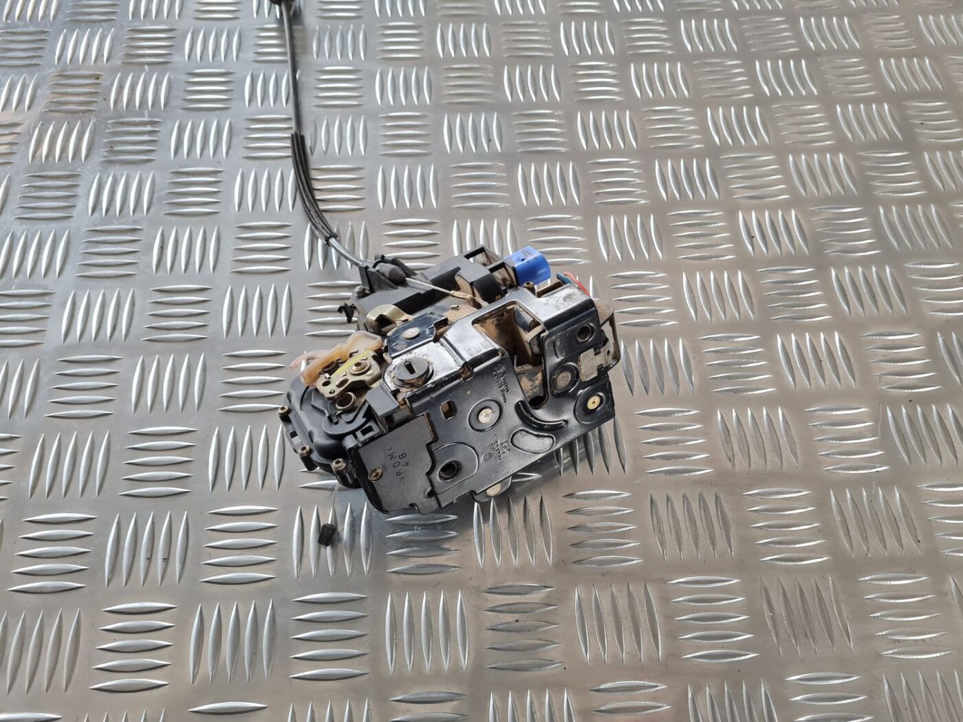 Aizmugurējo kreiso durvju slēdzene priekš ŠKODA FABIA 2003 3 Aizmugurējo kreiso durvju slēdzene priekš ŠKODA FABIA 2003