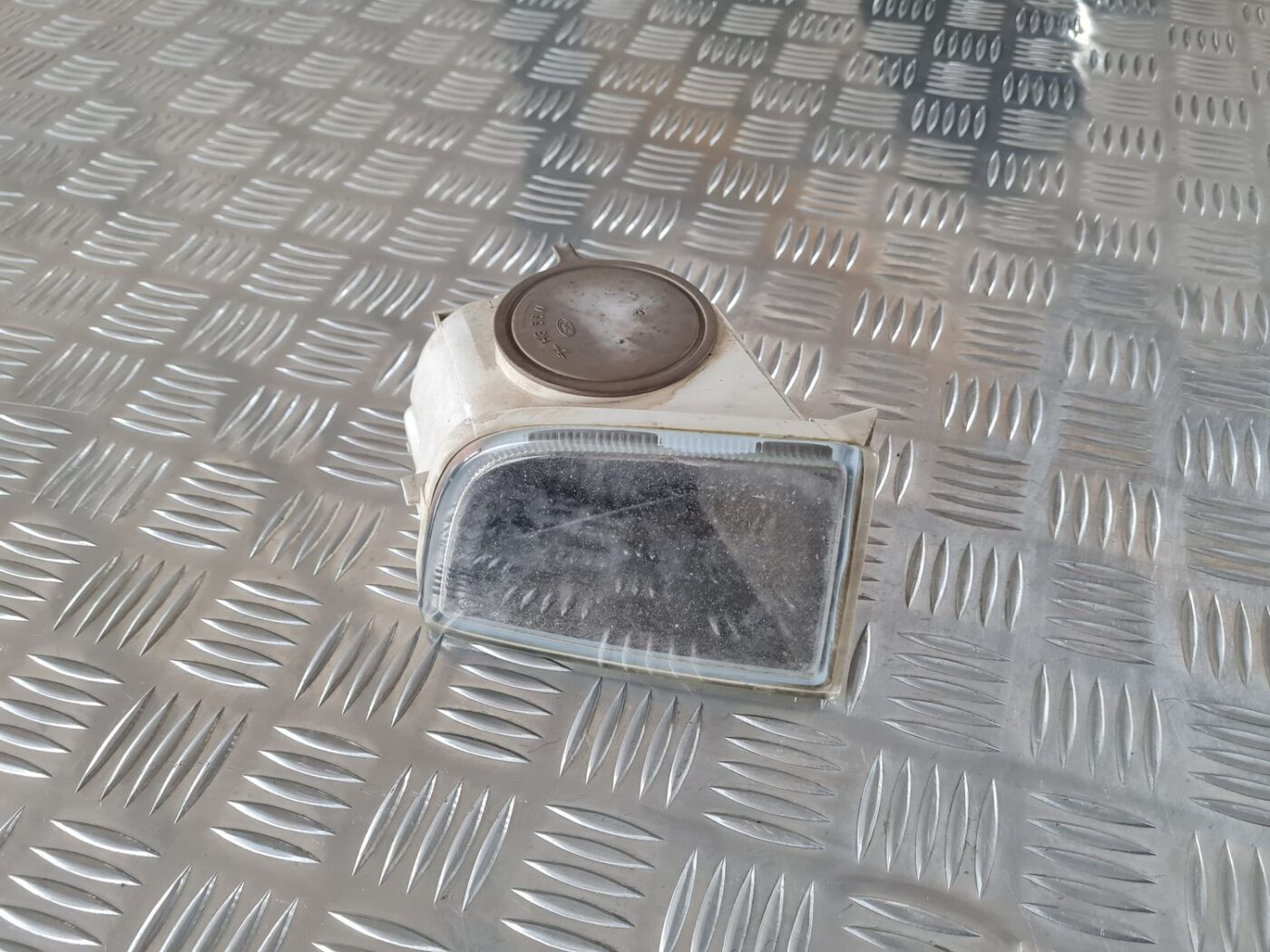 Miglas lukturis priekšā pa kreisi priekš ŠKODA FABIA 2003