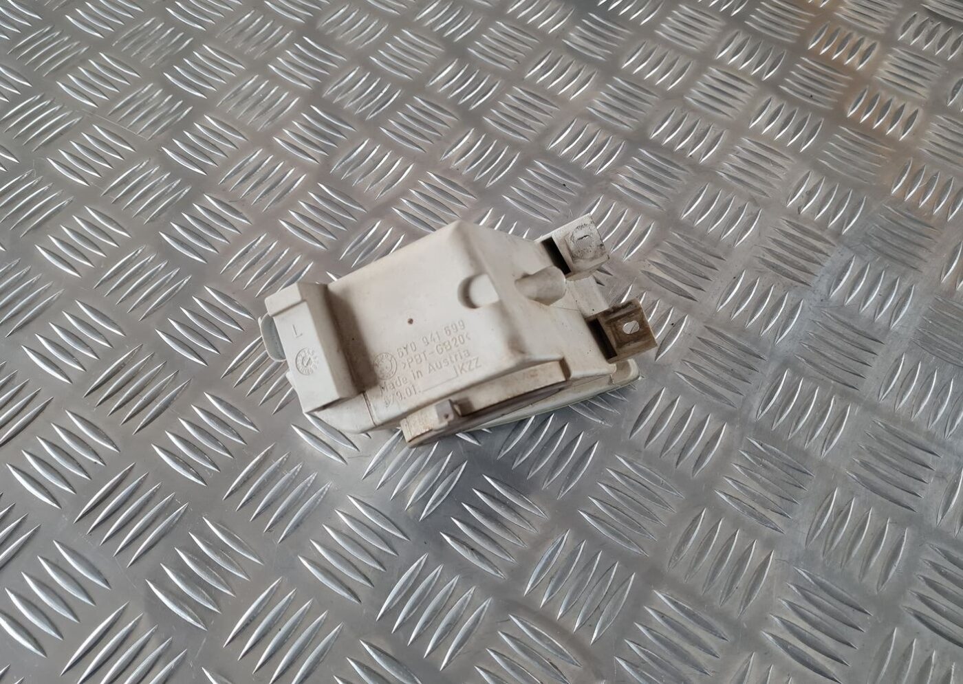 Miglas lukturis priekšā pa kreisi priekš ŠKODA FABIA 2003