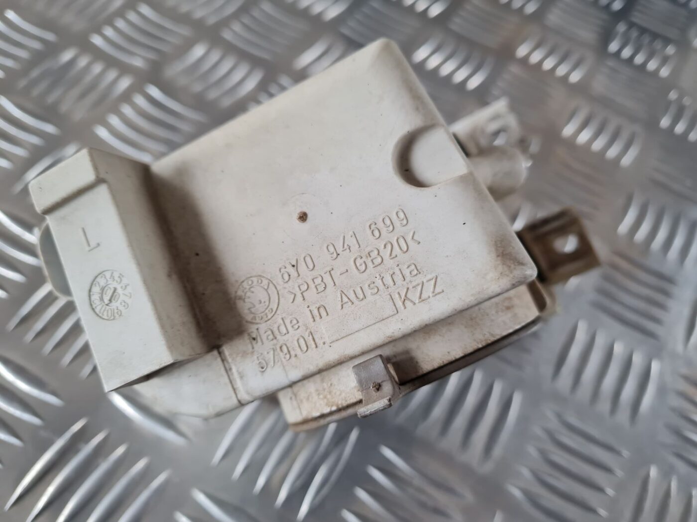 Miglas lukturis priekšā pa kreisi priekš ŠKODA FABIA 2003