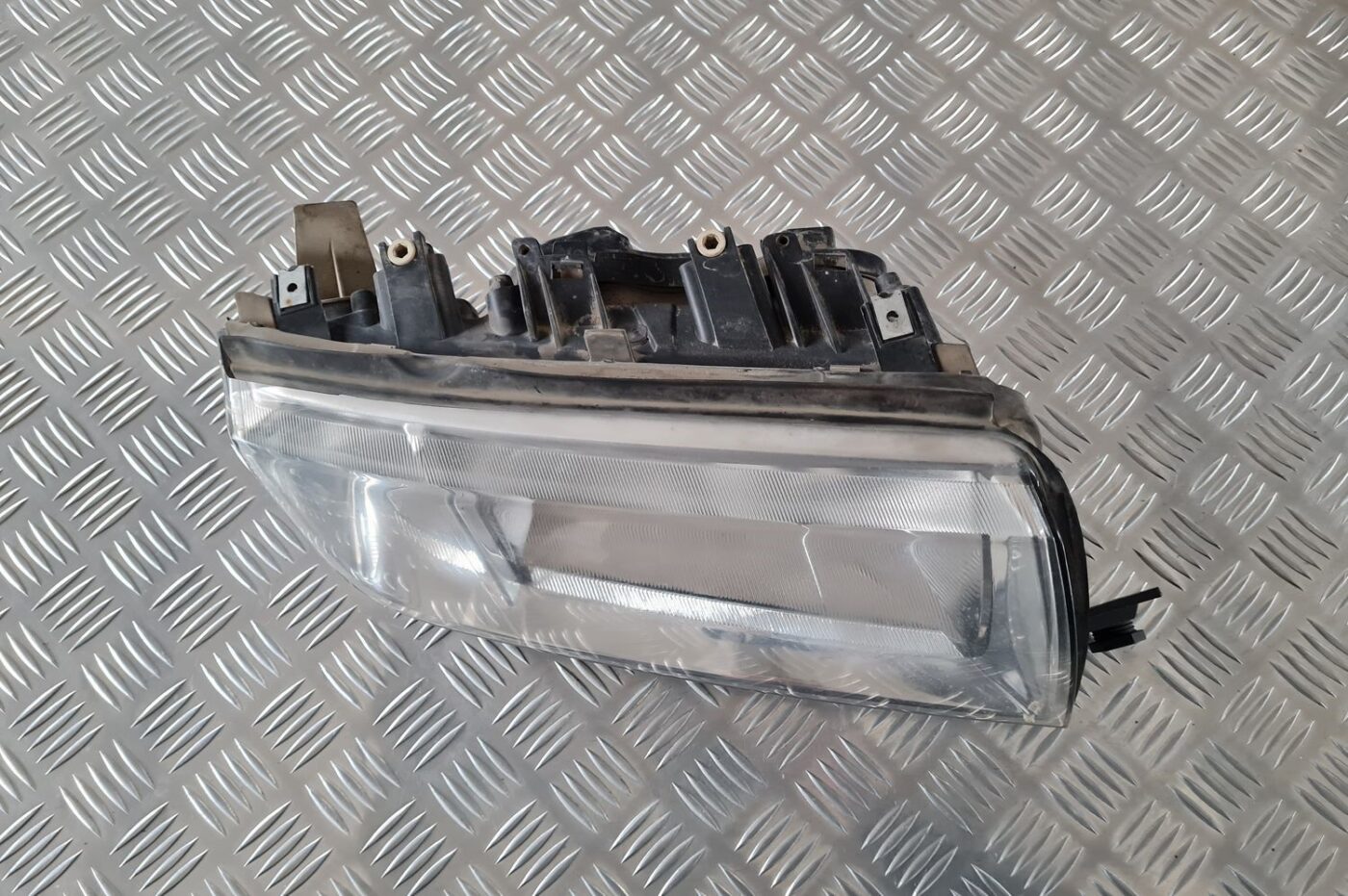 Priekšējais labais lukturis priekš ŠKODA FABIA 2003 9 Priekšējais labais lukturis priekš ŠKODA FABIA 2003