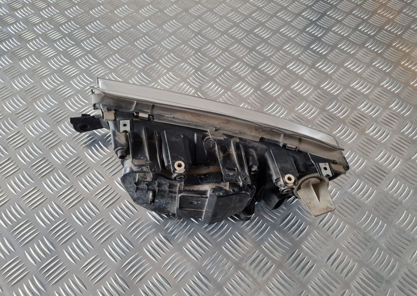 Priekšējais labais lukturis priekš ŠKODA FABIA 2003 8 Priekšējais labais lukturis priekš ŠKODA FABIA 2003