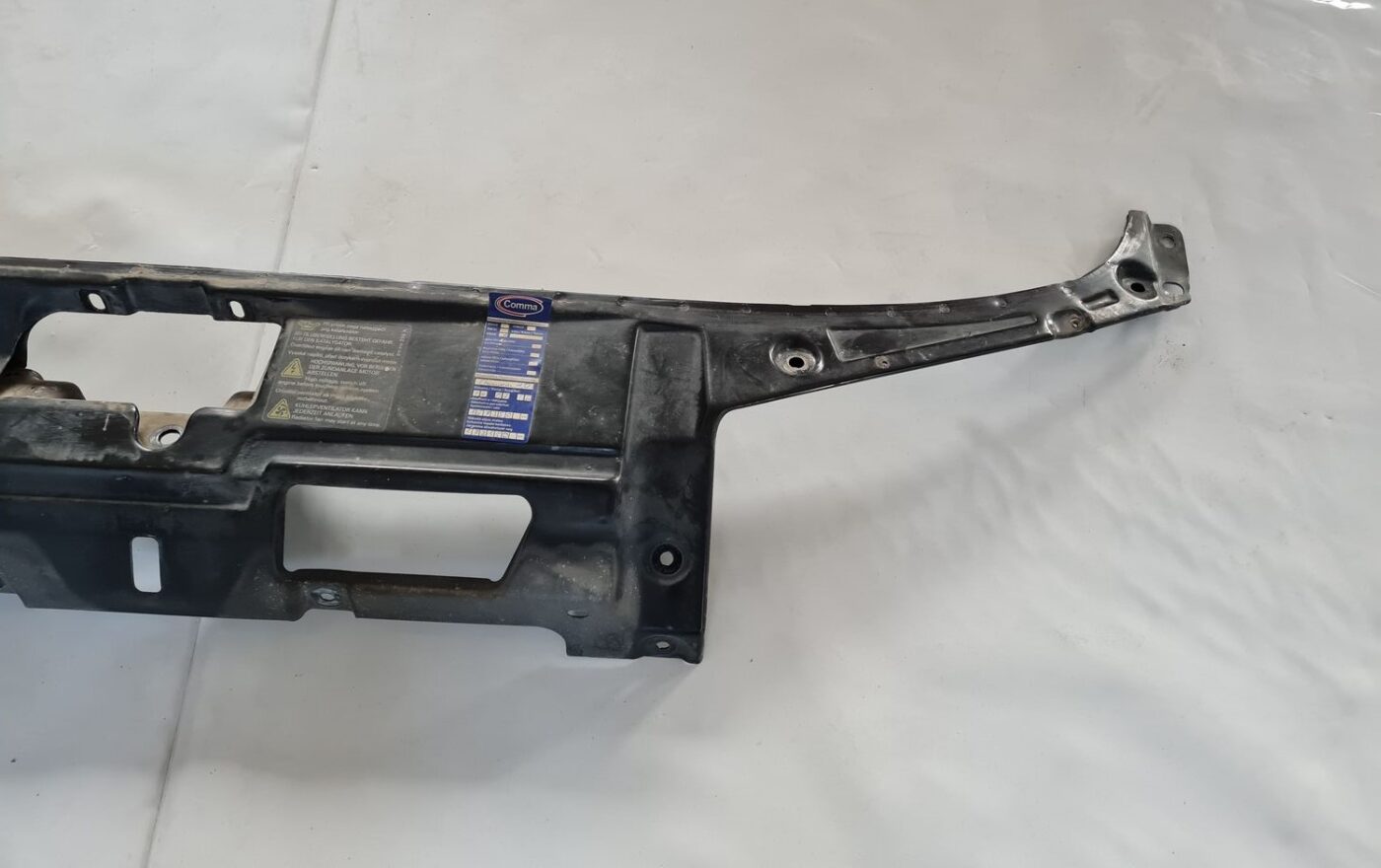 Priekšējā radiatora rāmja augšēja daļa priekš ŠKODA FABIA 2003