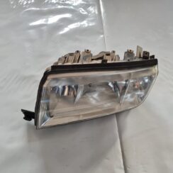 Priekšējais kreisais lukturis priekš ŠKODA FABIA 2003