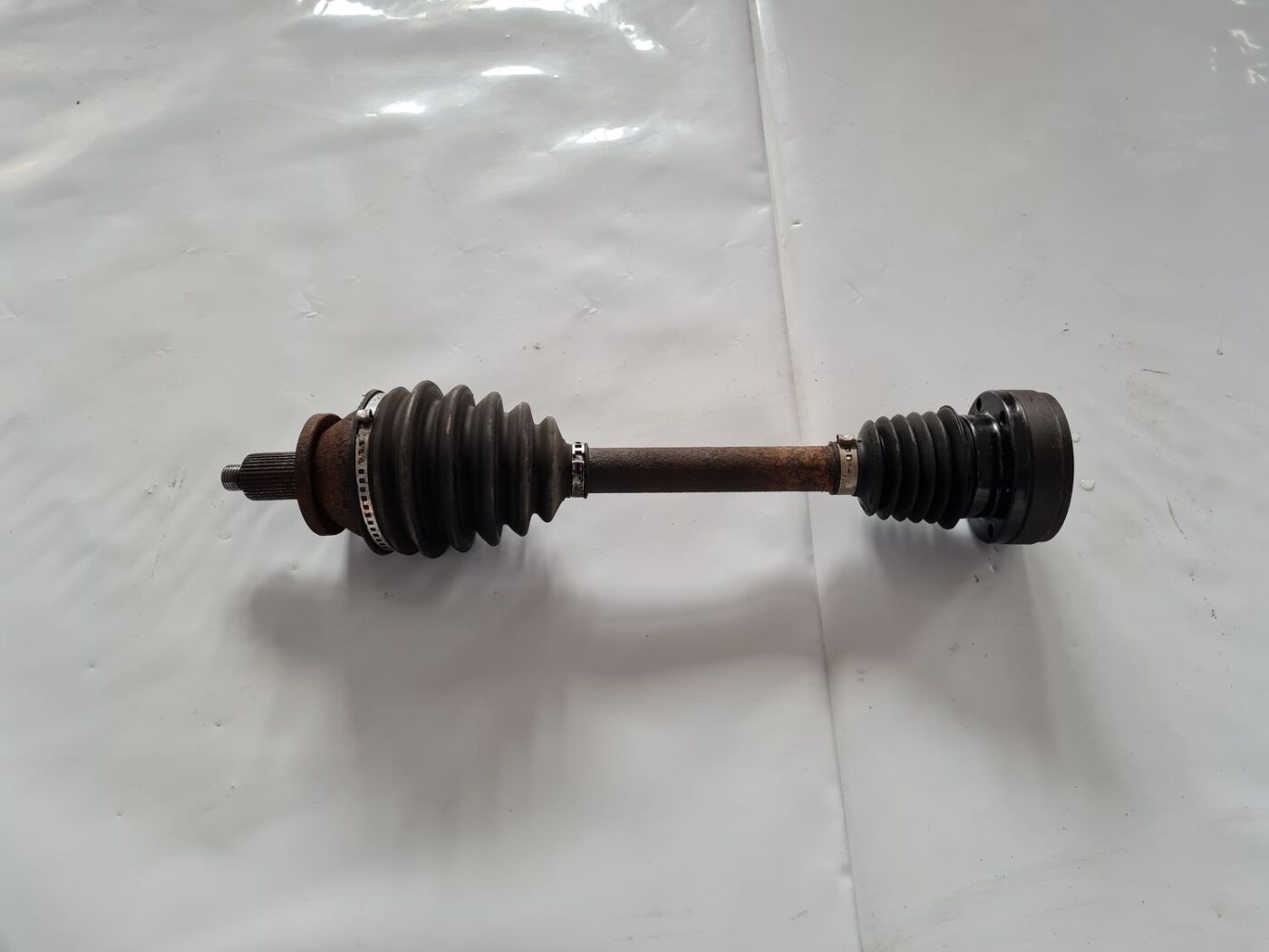 Pusass priekšējā kreisā priekš ŠKODA FABIA 2003