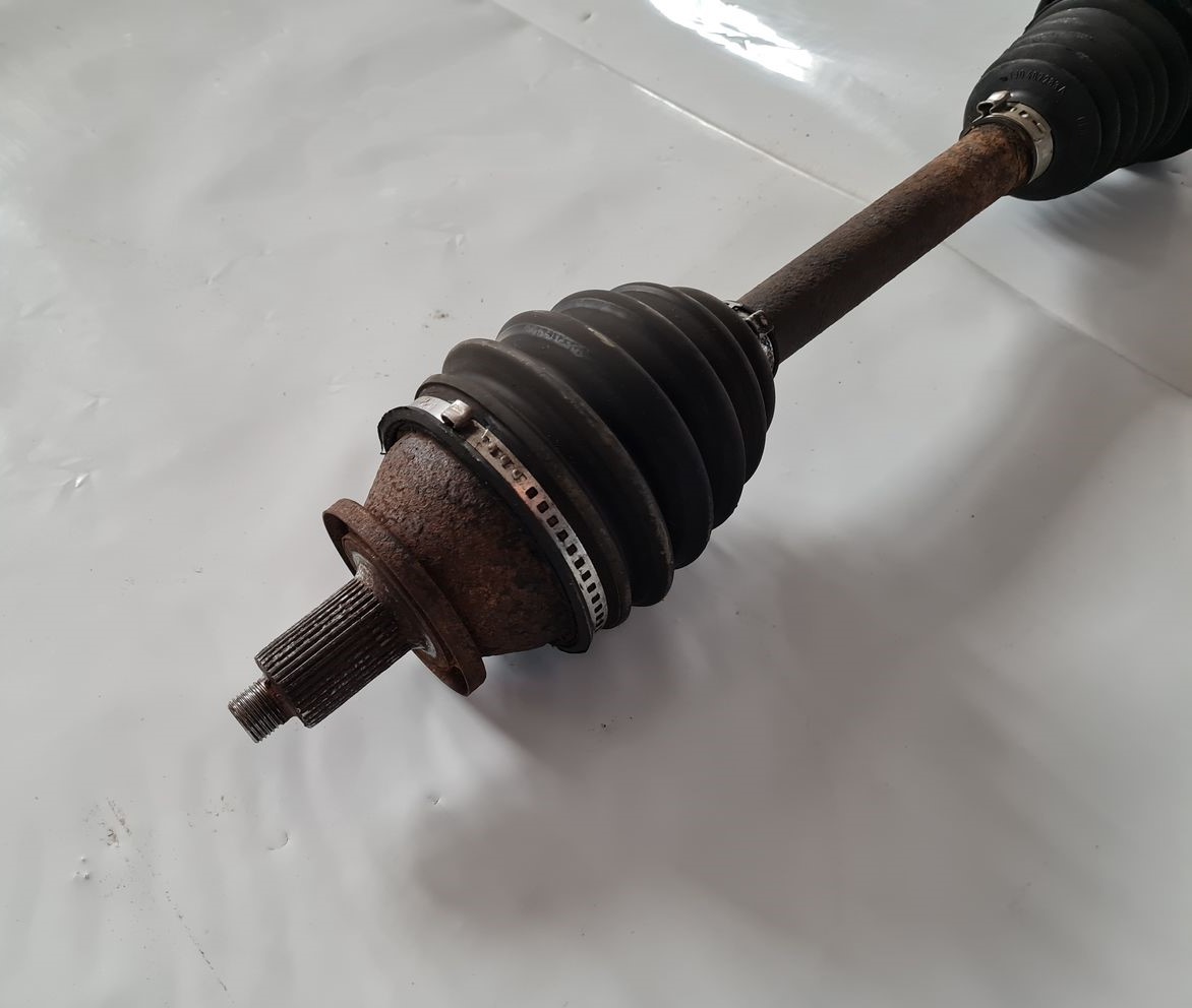 Pusass priekšējā kreisā priekš ŠKODA FABIA 2003