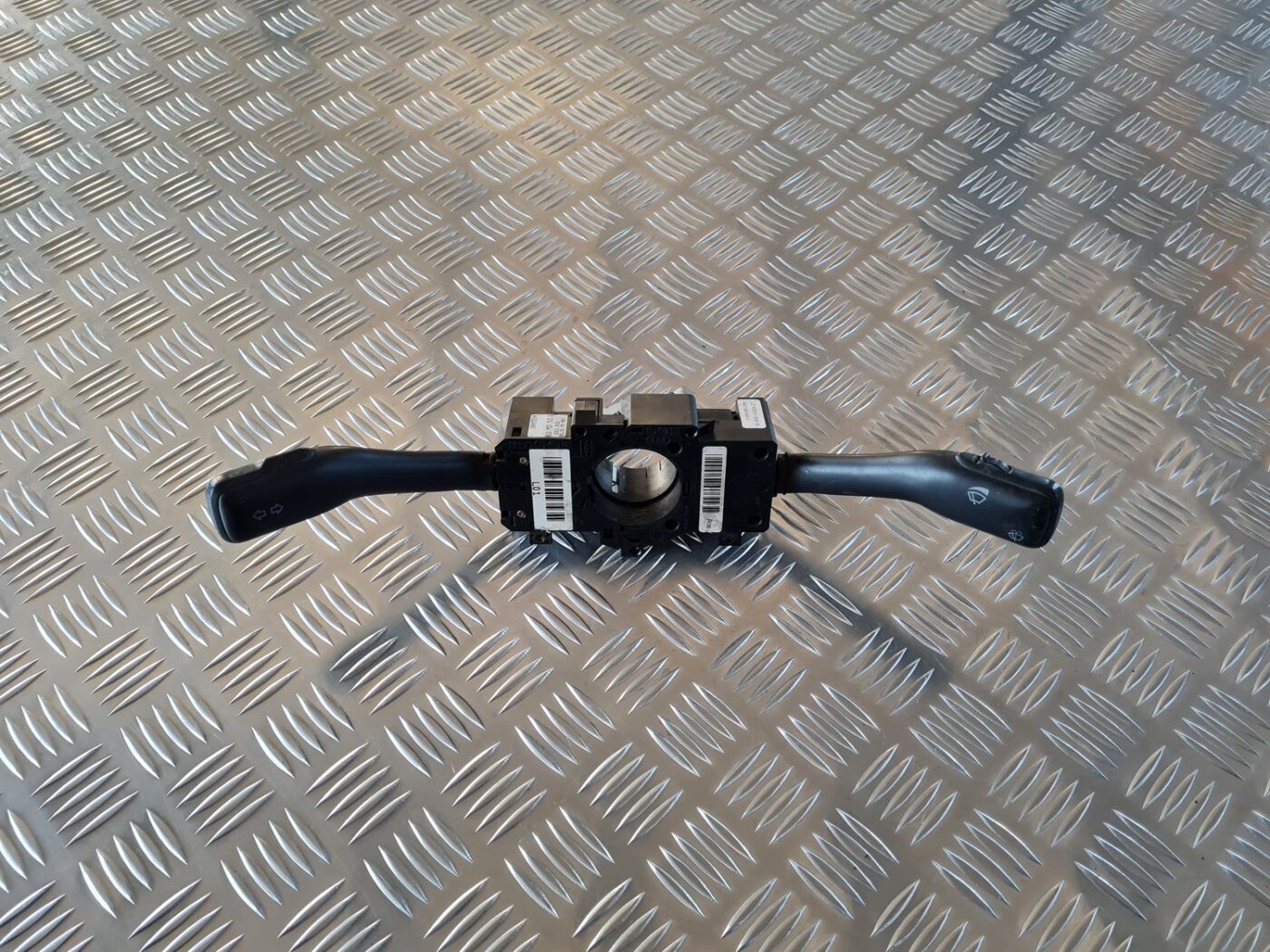 Stūres statnes slēdzis priekš AUDI A6 1998 1 Stūres statnes slēdzis priekš AUDI A6 1998