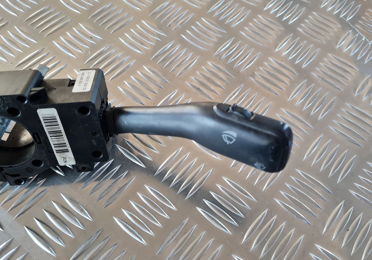 Stūres statnes slēdzis priekš AUDI A6 1998 2 Stūres statnes slēdzis priekš AUDI A6 1998