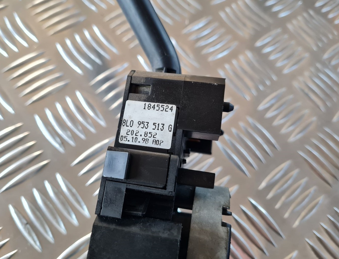 Stūres statnes slēdzis priekš AUDI A6 1998 4 Stūres statnes slēdzis priekš AUDI A6 1998